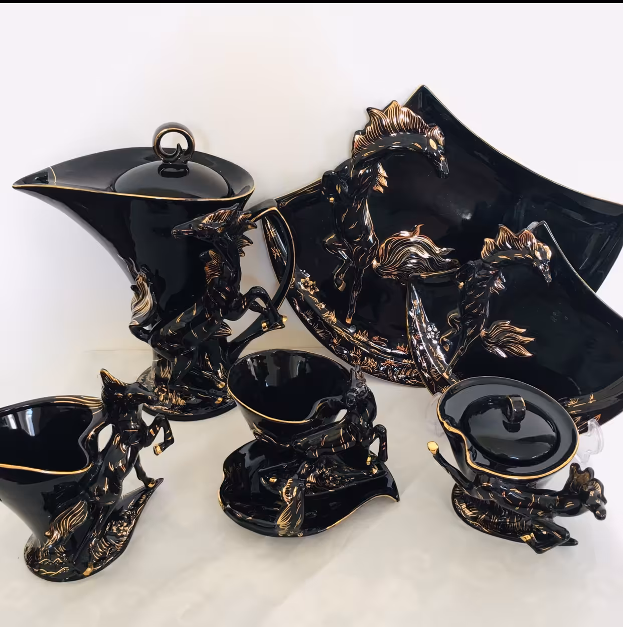 چای خوری همراه با کیک خوری اسب برجسته(وارداتی)پسکرایه