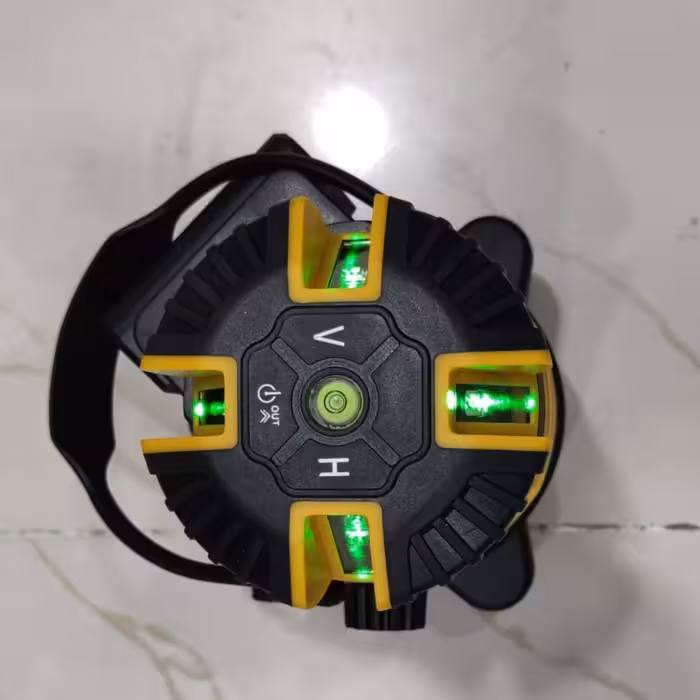 تراز لیزری دیوالت استوانه ای 
360 درجه 
چهار طرفه به صورتی که کف  خط کشی نمی شود (فقط سقف و دیوار )