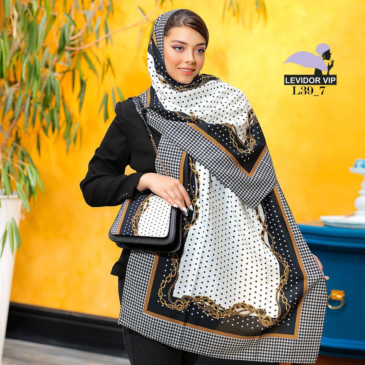 ست کیف وشال مشکی سفید (توپ توپی)