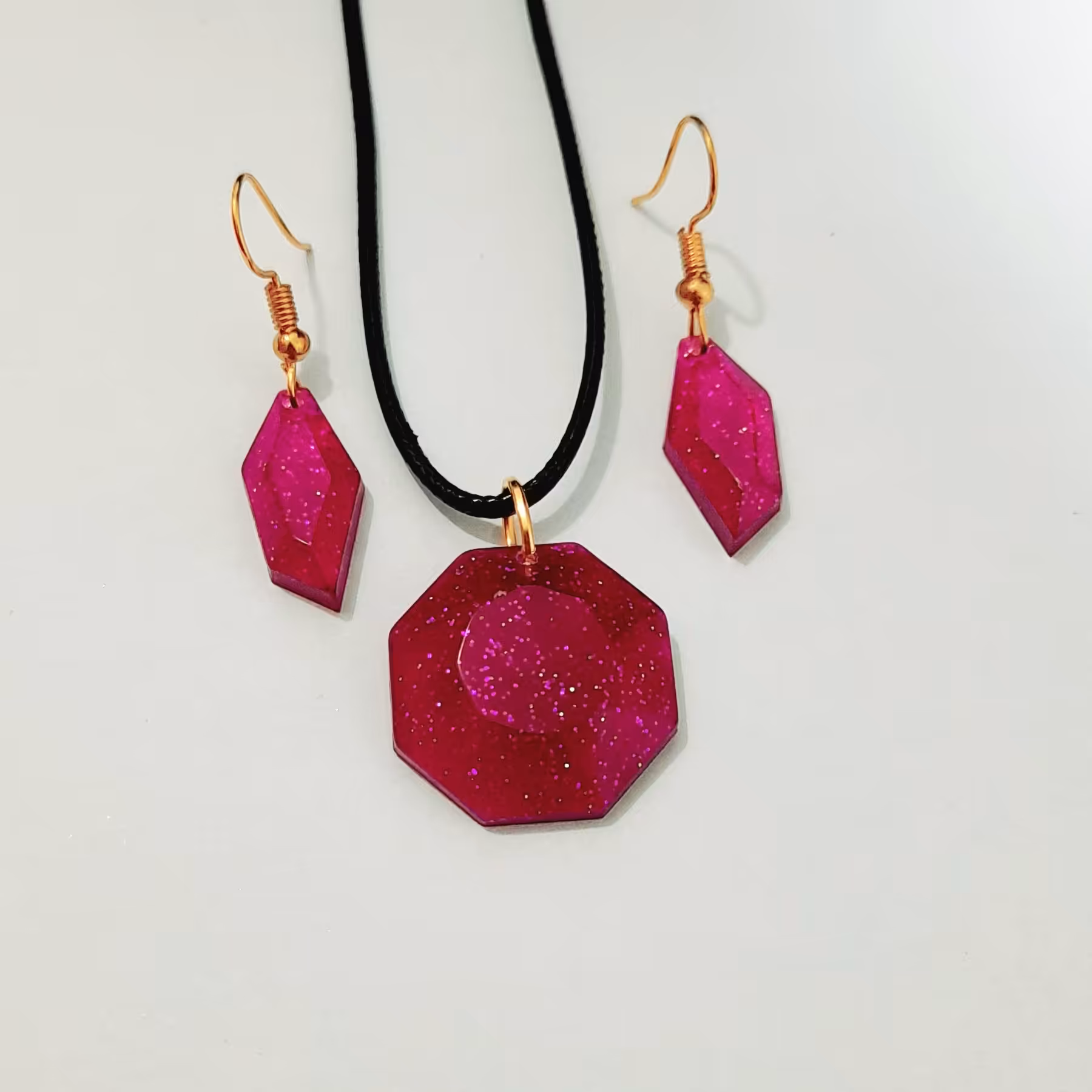 نیم ست گردنبند و گوشواره رزین 3