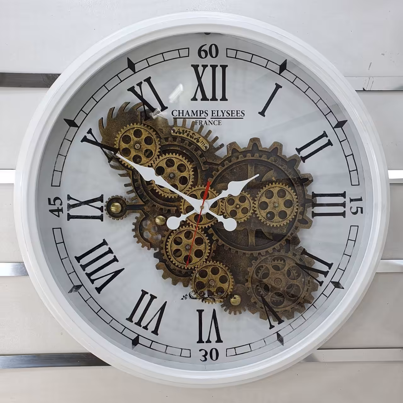 ساعت آویسا کد 111 چرخ دنده متحرک