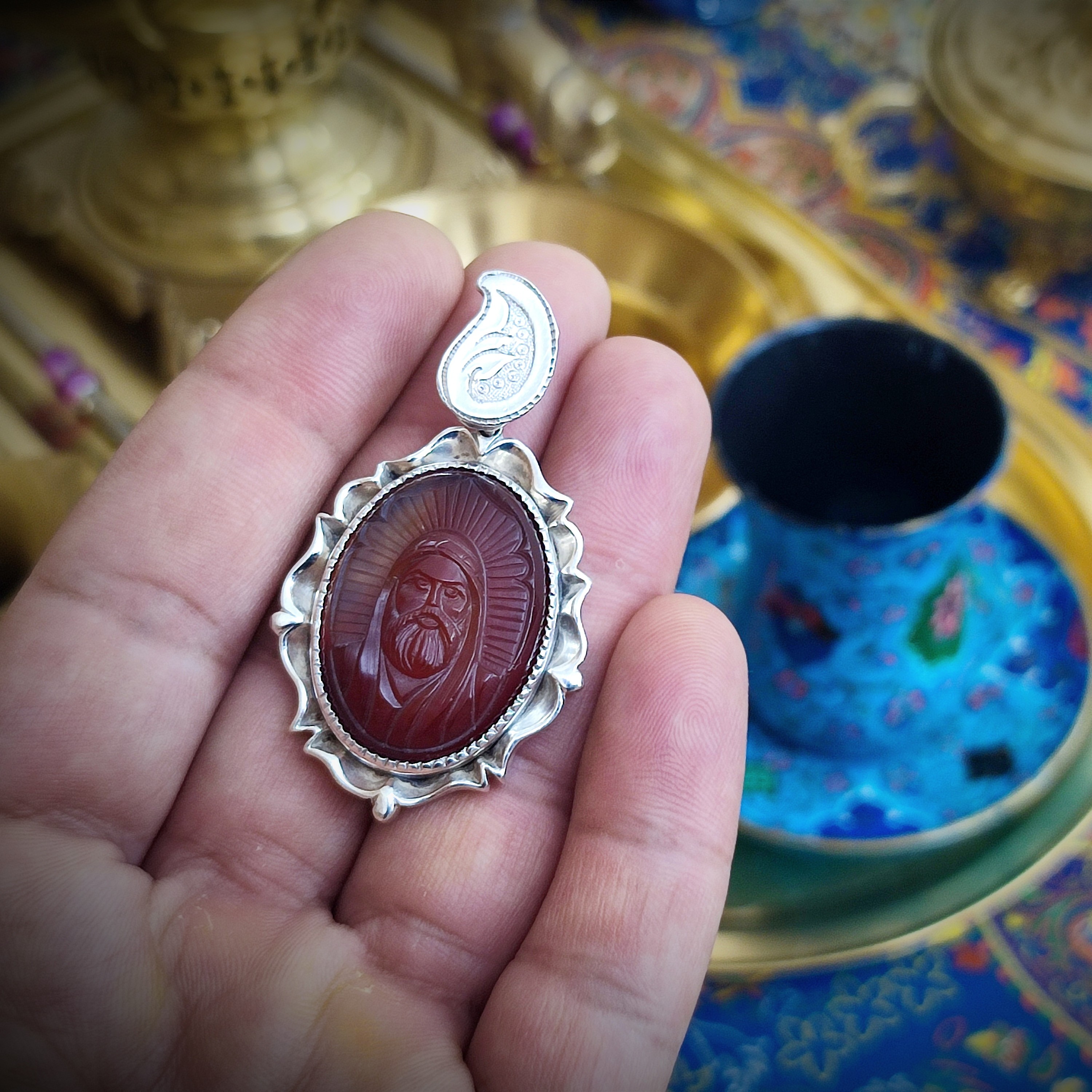 آویز گردنی نقره دستساز با نگین عقیق یمن کهنه حکاکی شمایل حضرت علی ع