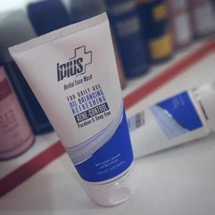 ژل شستشو پوست چرب آی پلاس (فیس واش)