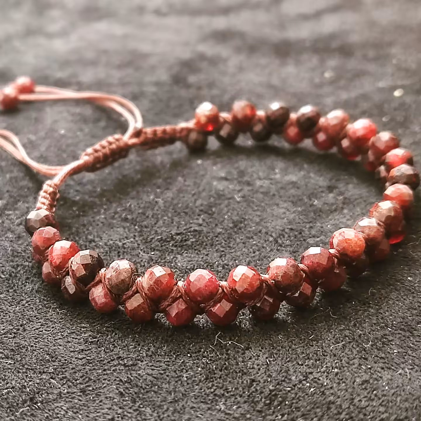 مچ‌بند گارنت طبیعی تراش جواهری