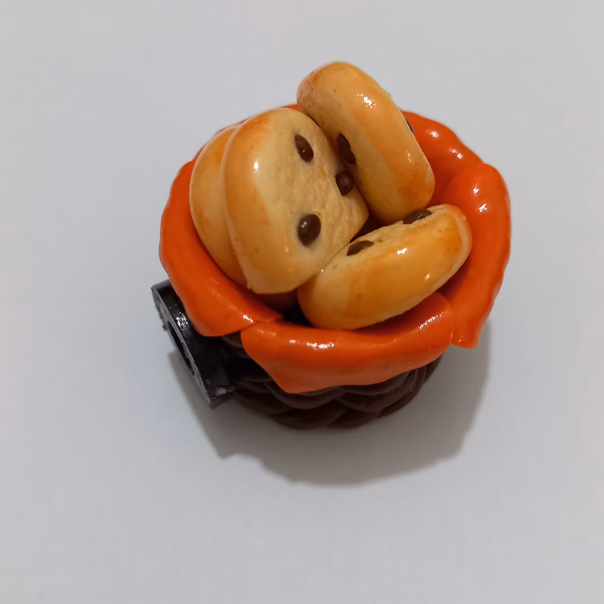 مگنت سبد نون دستساز خمیر ایتالیای،  آهن ربا نصب شده