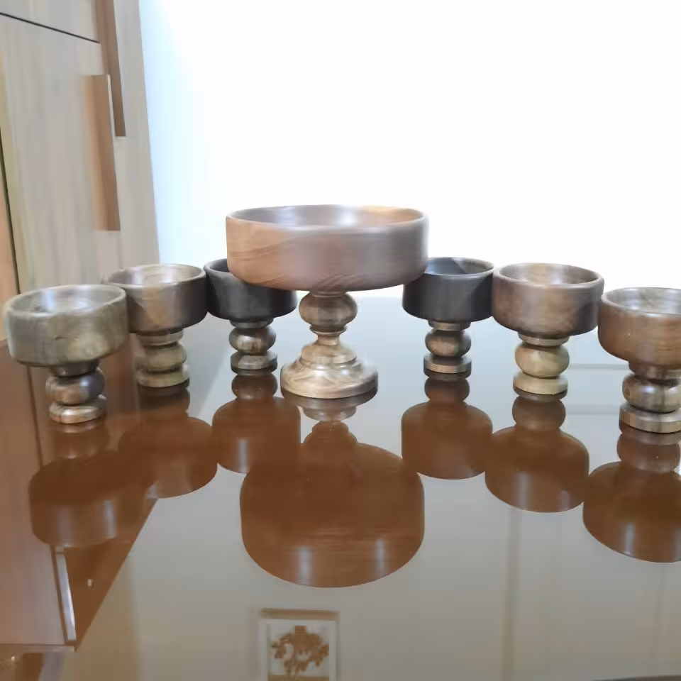 کاسه و پیاله پایه دار چوبی