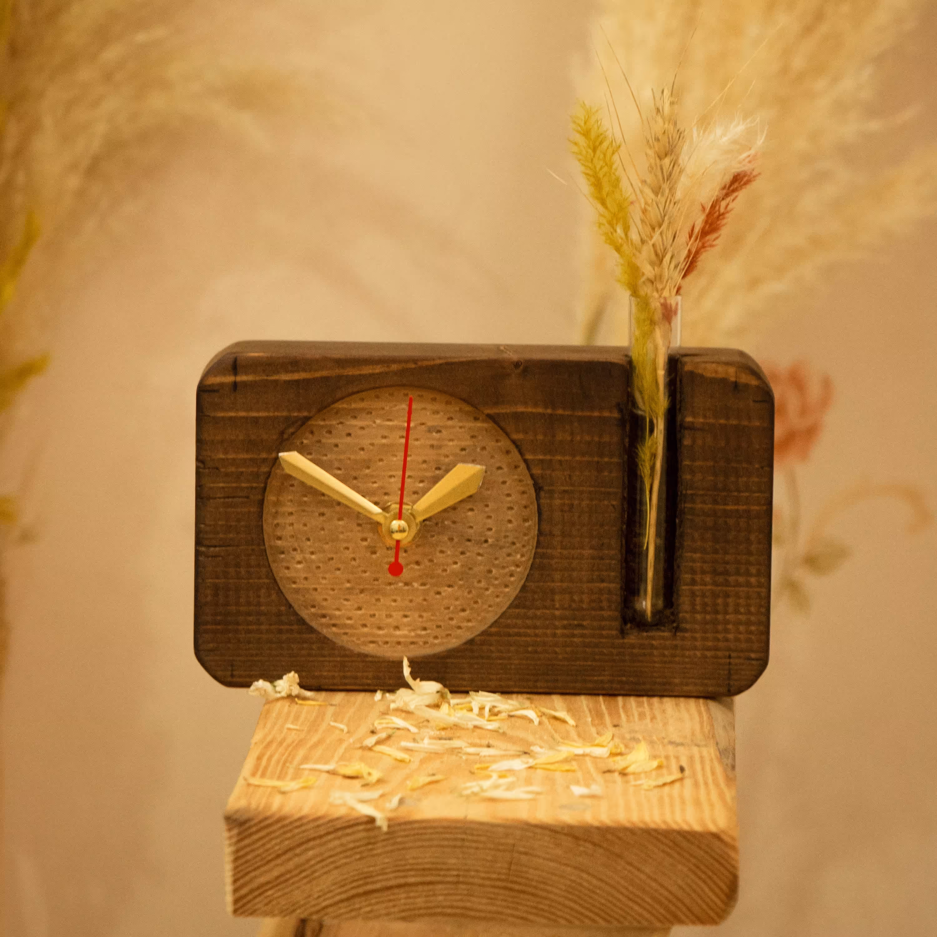 ساعت رومیزی تلفیق شده با گلدان چوبی رومیزی متریال چوب فنلاندی