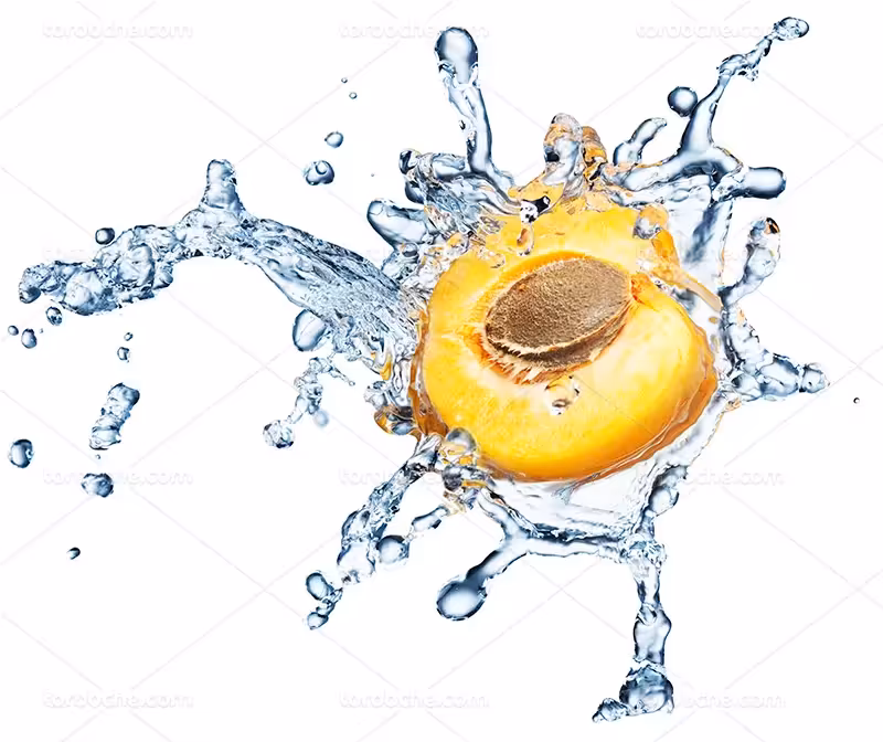 عکس اسپلش زردآلو و آب | گرافیک با طعم تربچه