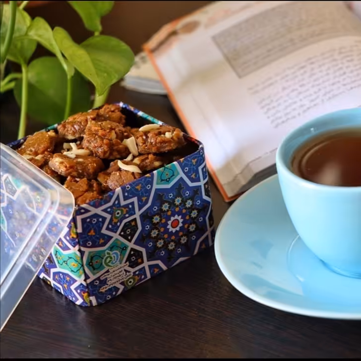 سوهان حبه‌ای کاکائویی با خلال بادام طرح فیروزه