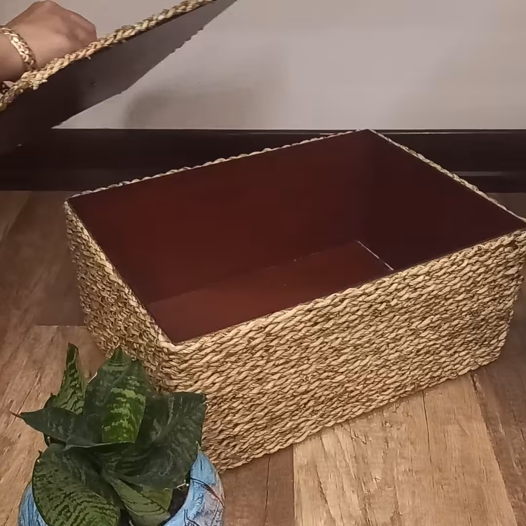 جعبه چوبی و حصیری بدون در