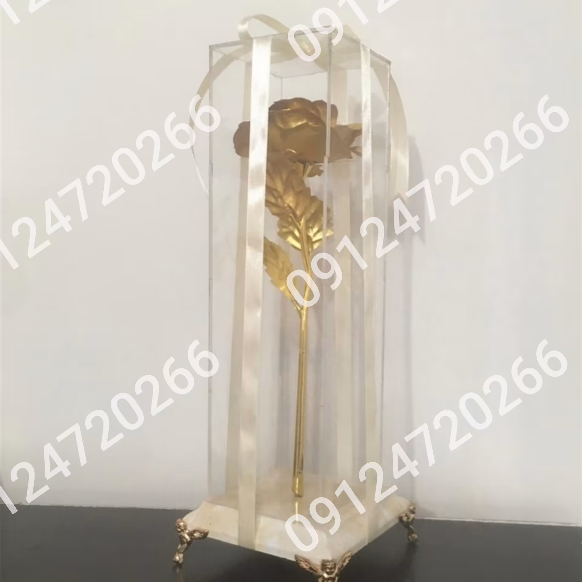 گل روکش طلا 24عیار با پایه رومیزی سفید 