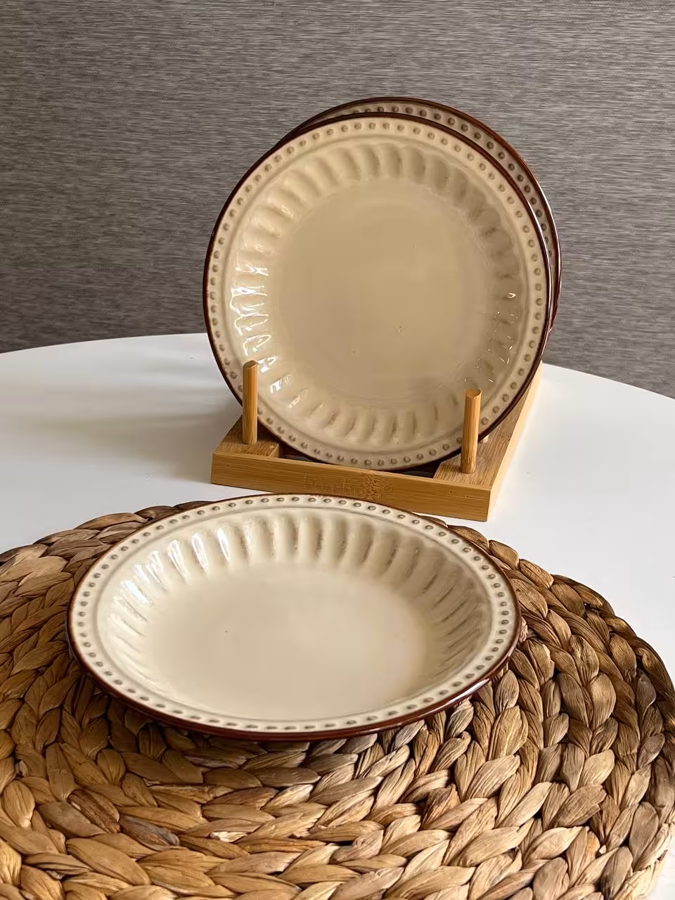 بشقاب گود روستیک مدل لبه نقطه نقطه