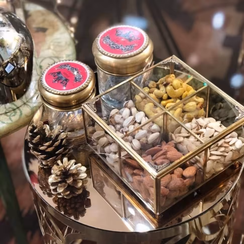 جای تیبگ و تنقلات خوری برنجی