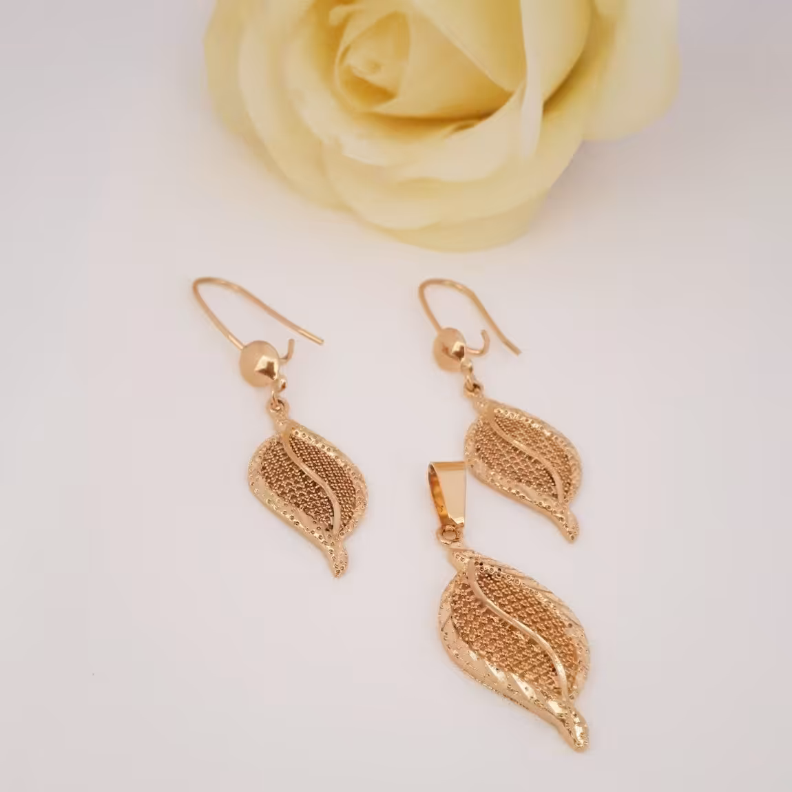 نیمست .کد7524 طرح طلا. آبکاری طلا. ضدحساسیت. رنگ ثابت