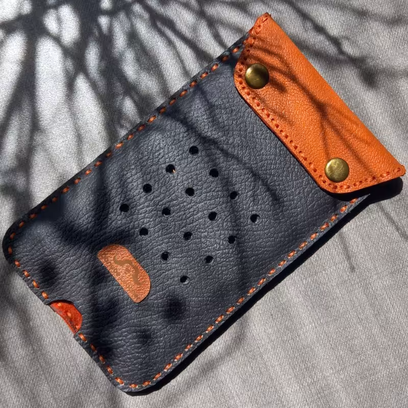 کیف کتی موبایل چرمی از جنس چرم طبیعی و مناسب برای انواع گوشی هوشمند تا بزرگترین سایز صفحه 