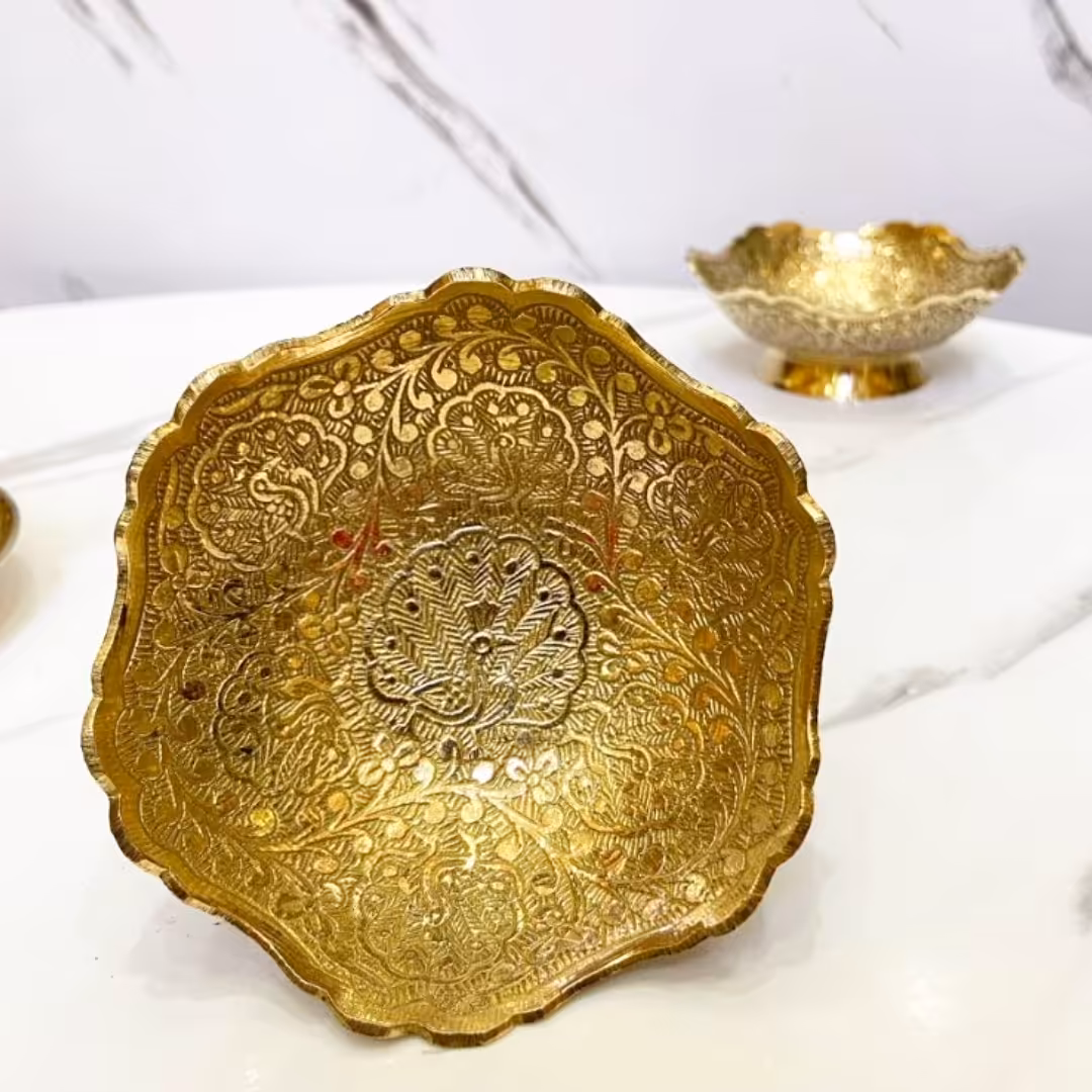 پیاله برنجی ( برنز ) هندی قطر  11 لبه قلعه طرح طاووس و سطح کیفیتی درجه یک مناسب استفاده دائم و قابل شستشو بدون تغییر رنگ
