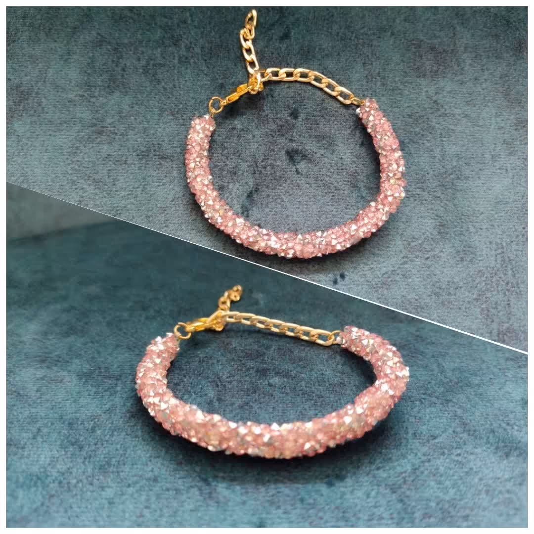 دستبند سواروسکی در دو مدل متفاوت «زنجیر، فقل آهنربایی» 