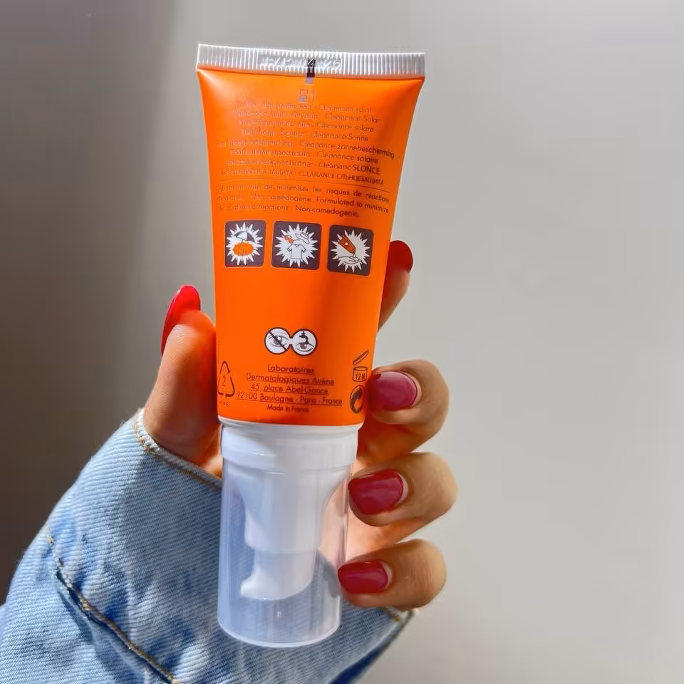 ضدافتاب بی رنگ ترمیمی اون Avene 