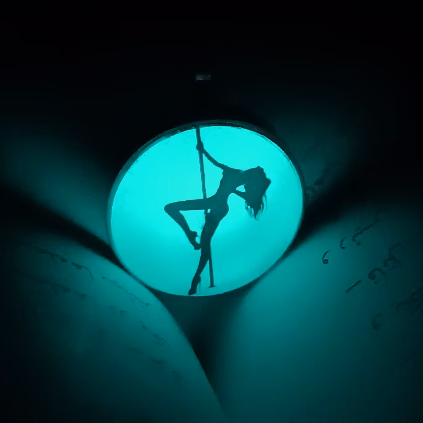 گردنبند شبتاب رقاص استیل رنگ ثابت 