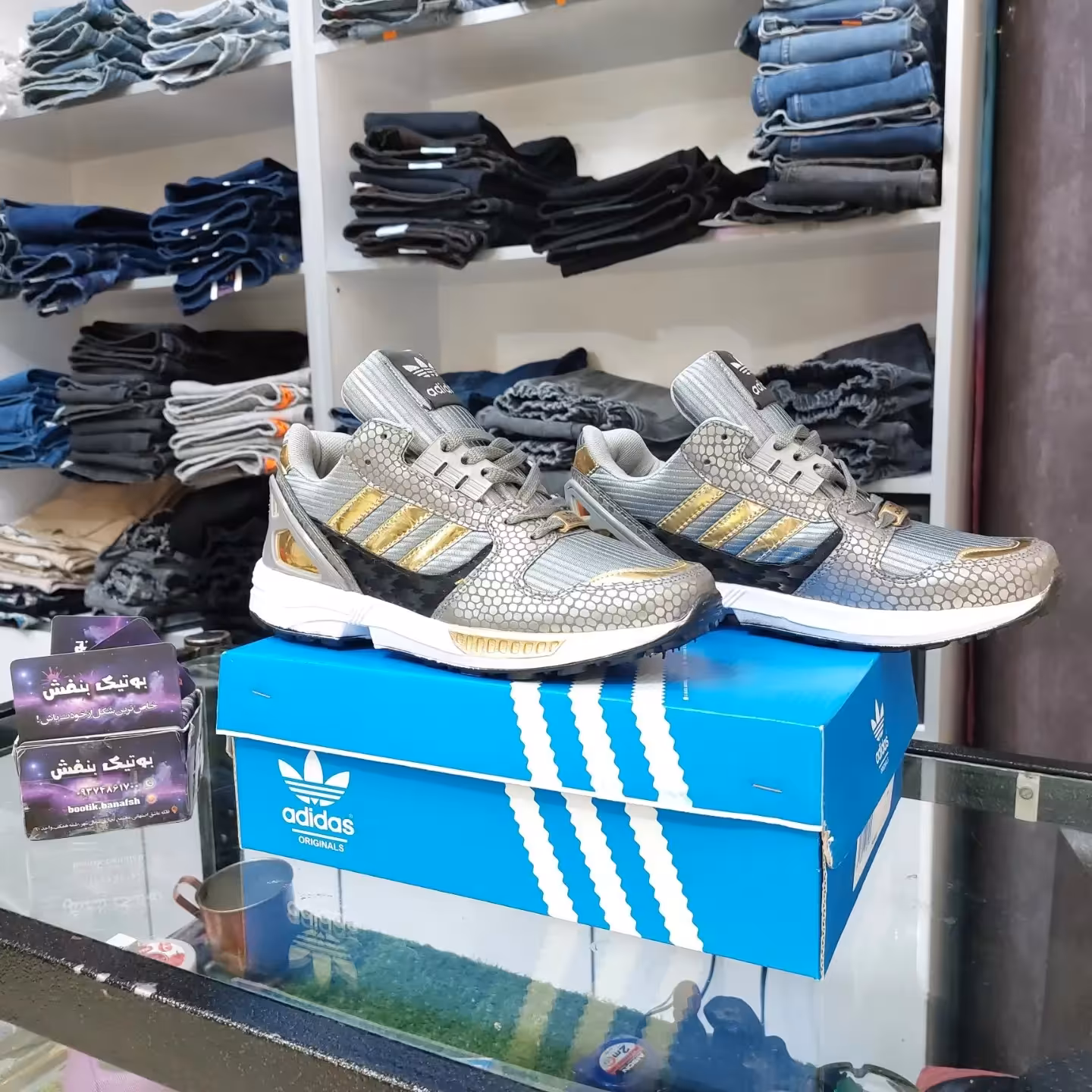 کتونی ادیداس مردانه و دخترانه مدل zx8000 رنگ طوسی طلایی