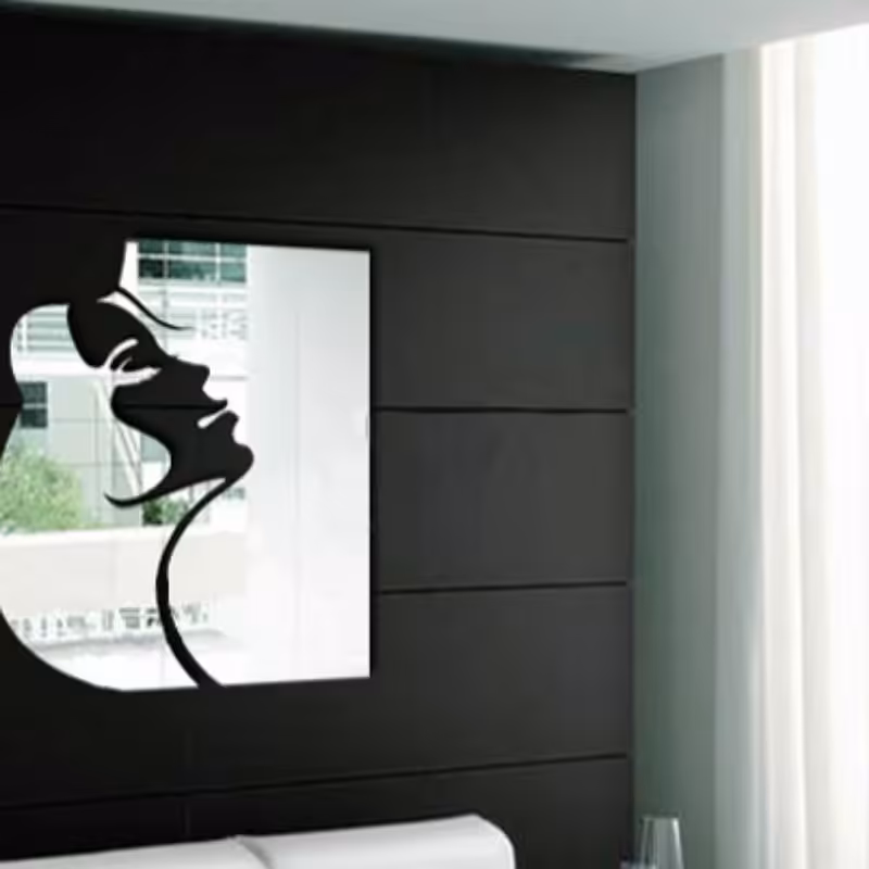 آینه دکوراتیو مولتی استایل، طرح رخ،جنس مولتی استایل،دردو رنگ طلایی و نقره ای،سایز 40در 23 سانت