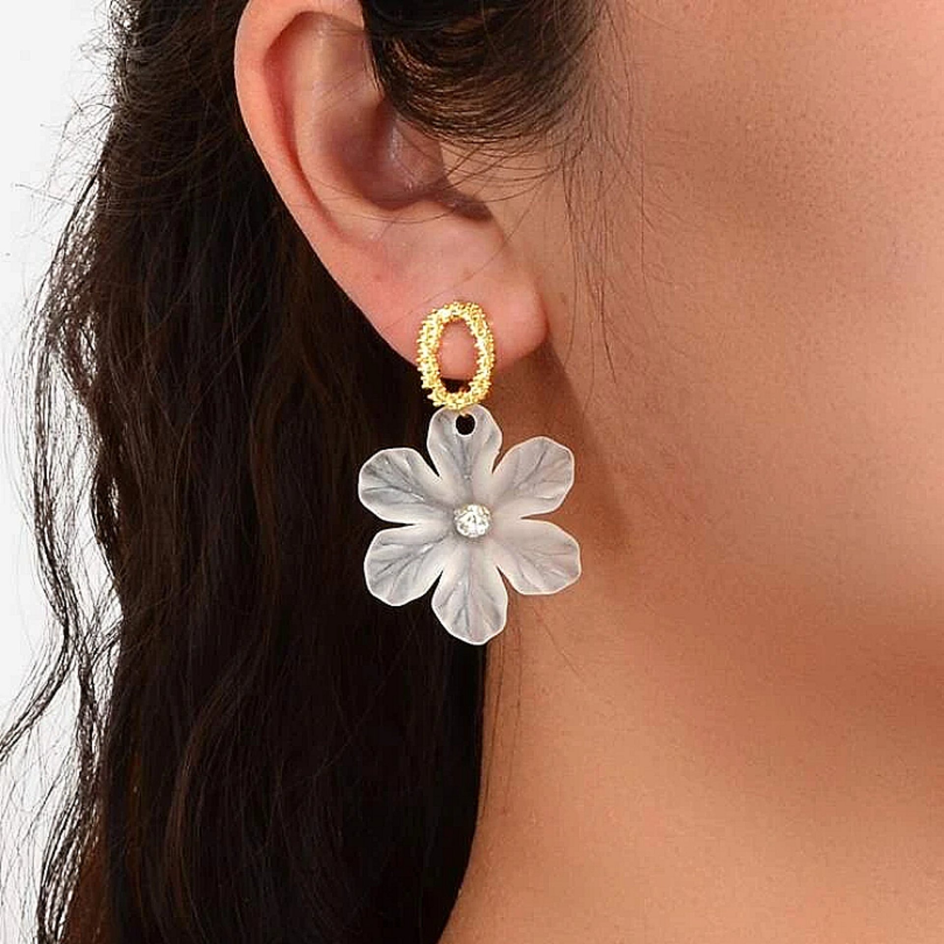 گوشواره بسیار سبک گل میخ نقره