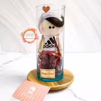 گوی و عروسک روسی ولنتاین پسر با استوانه شیشه ای کیفیت بالا پسر آدیداس پوش