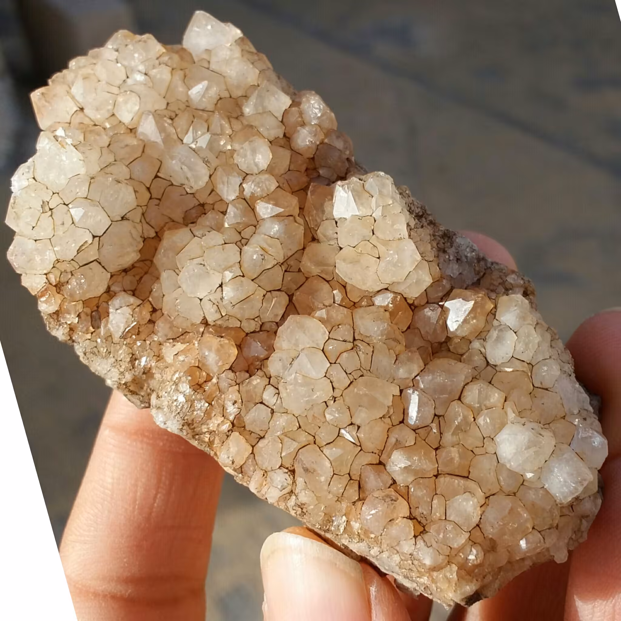 نمونه فوق کلکسیونی سنگ راف کلسیت پر بلور درشت محشر بسیااااار زیبا 100 در 100 طبیعی خارق العاده و تک
کد 9102