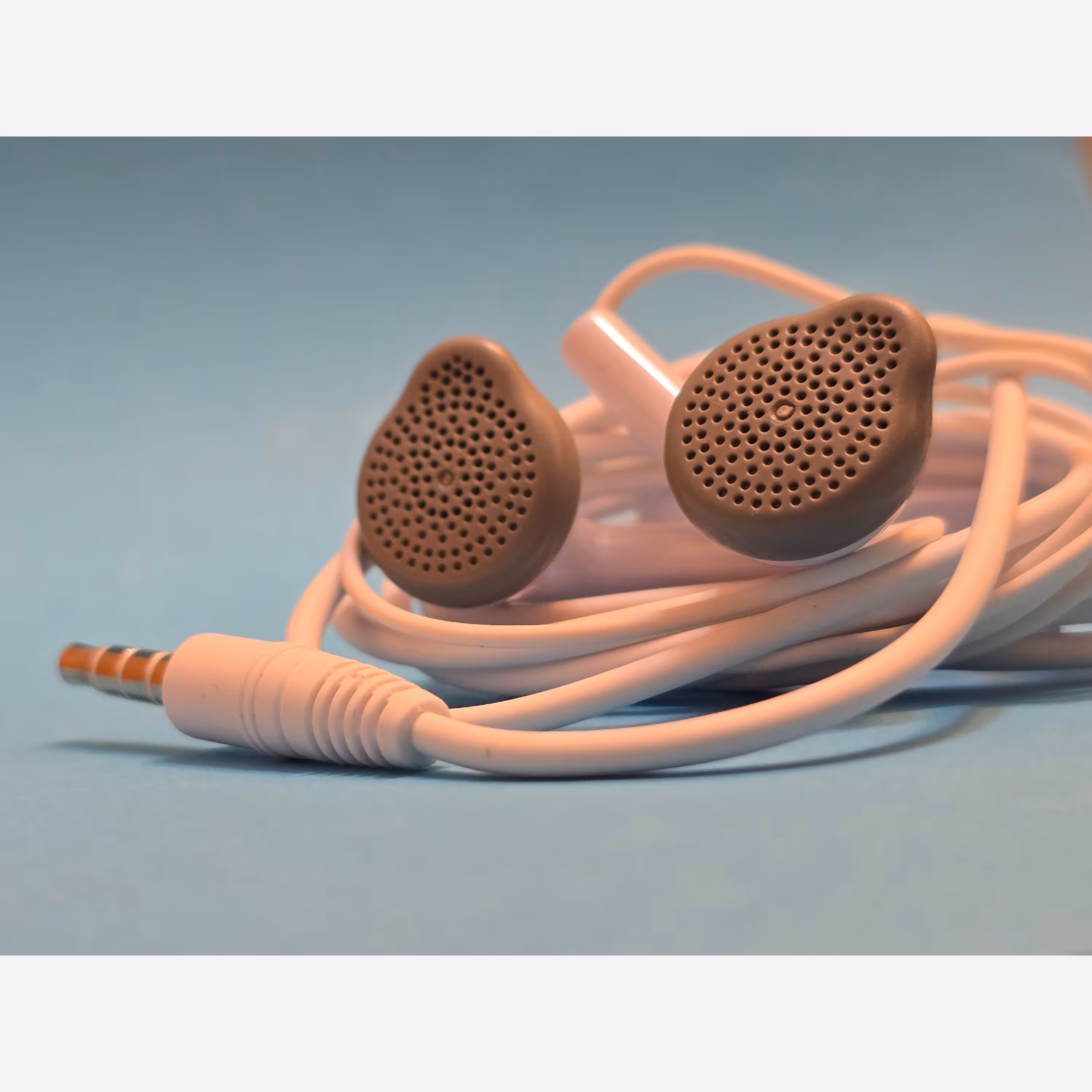 هندزفری سیمی اورجینال سرکارتنی سامسونگ صدرصد اورجینال ساخت ویتنام اصلی بیس بسیار عالی کیفیت مکالمه بینظیر