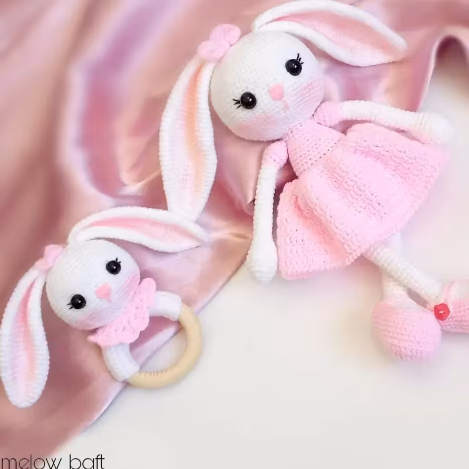 ست جغجغه و عروسک خرگوشی بافتنی دلبافت