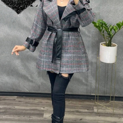 کت یقه انگلیسی هستی