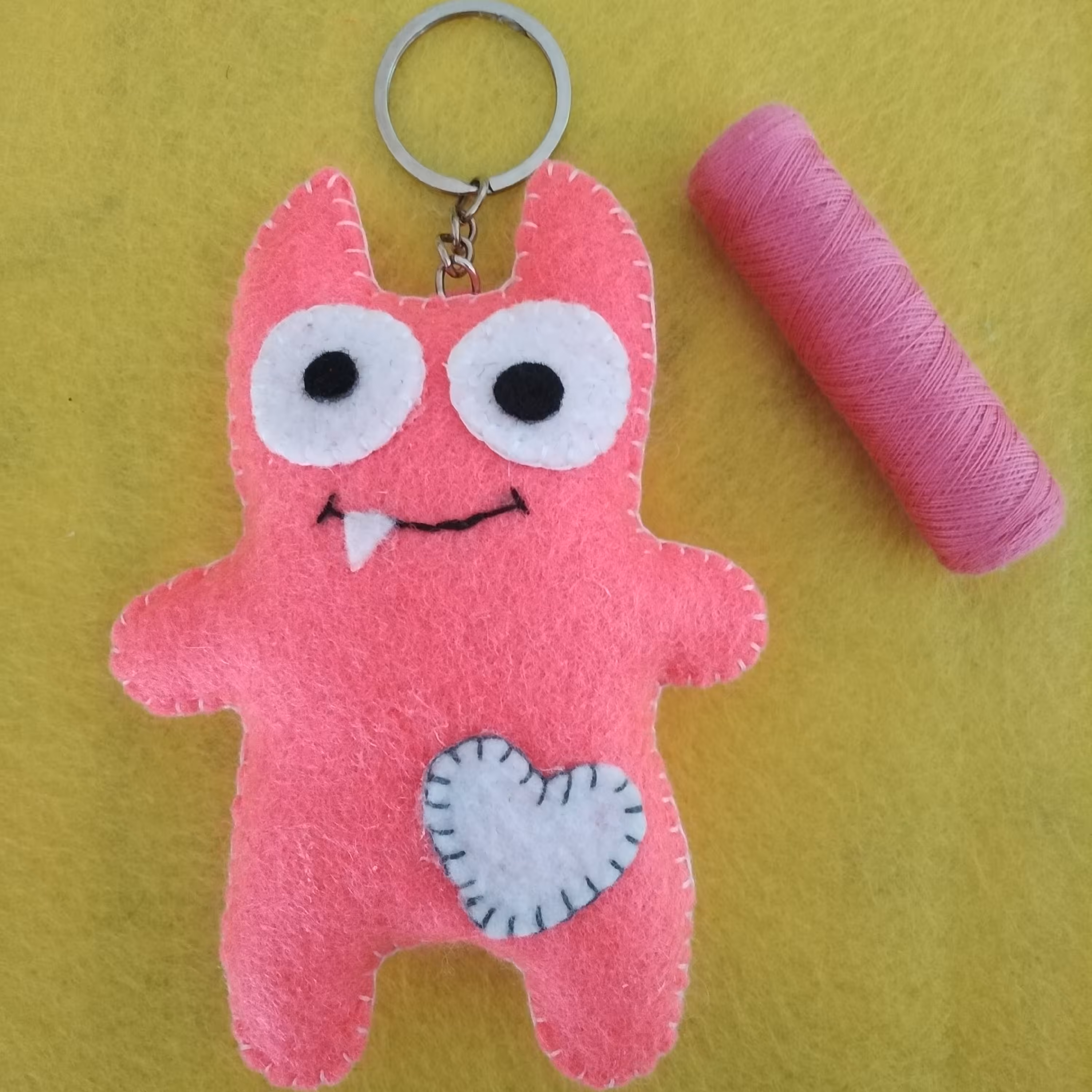 جاکلیدی نمدی دست دوز طرح هیولا کد 2سبک و مقاوم