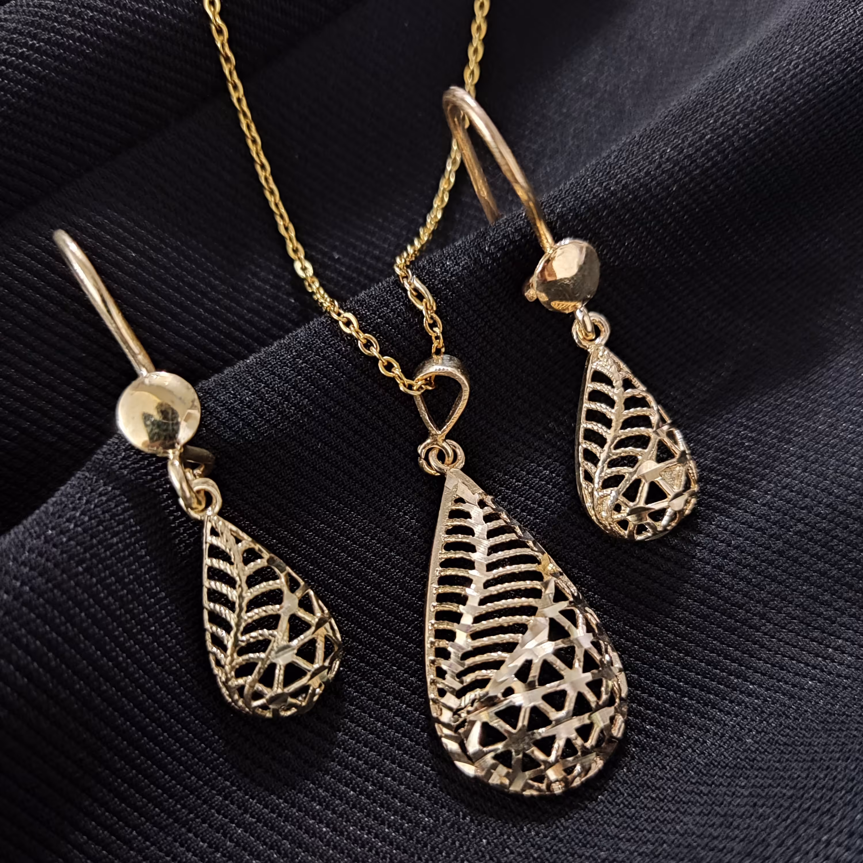 نیم ست طرح طلا تراش