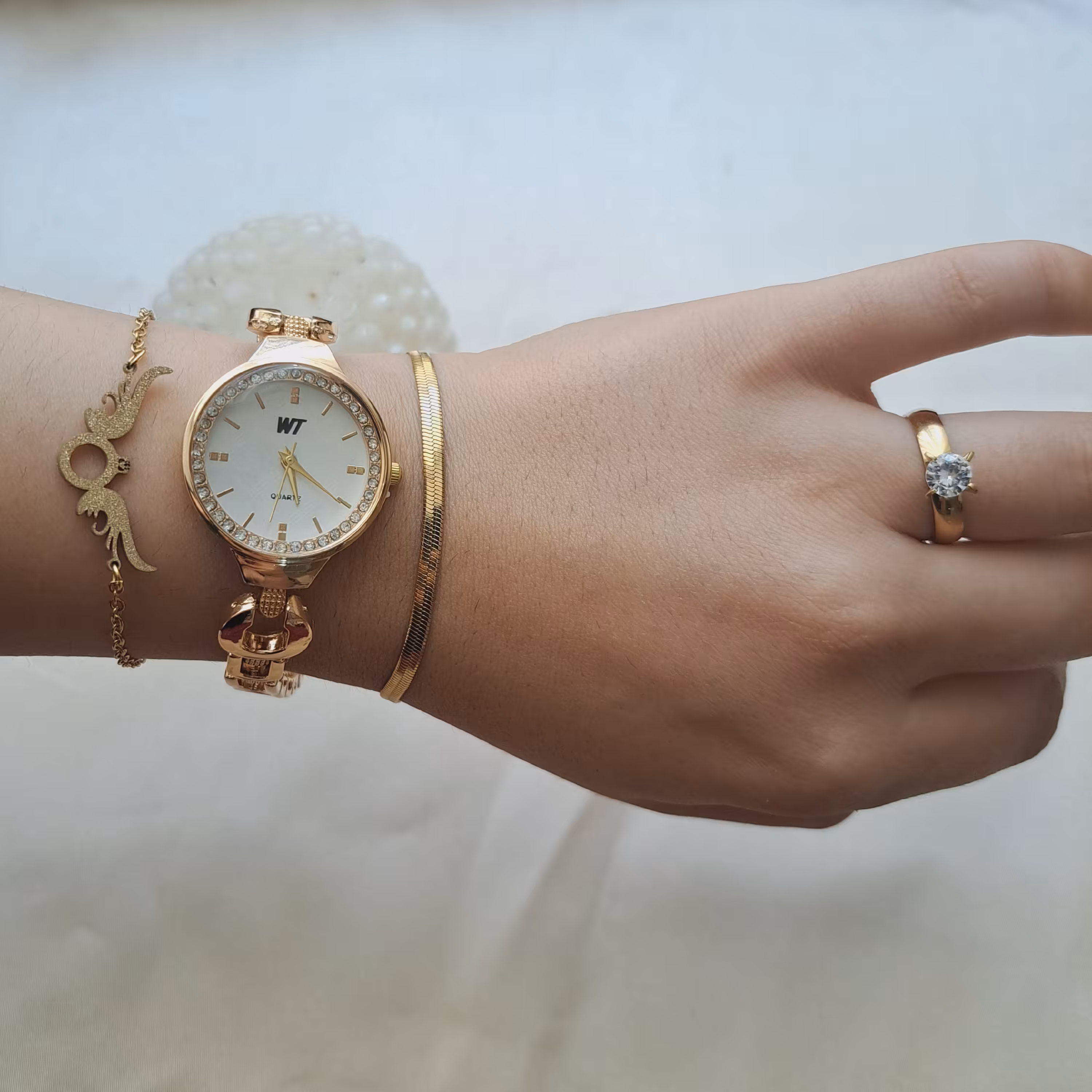 ست ساعت زنانه رنگ طلایی همراه 2دستیند حلقه استیل