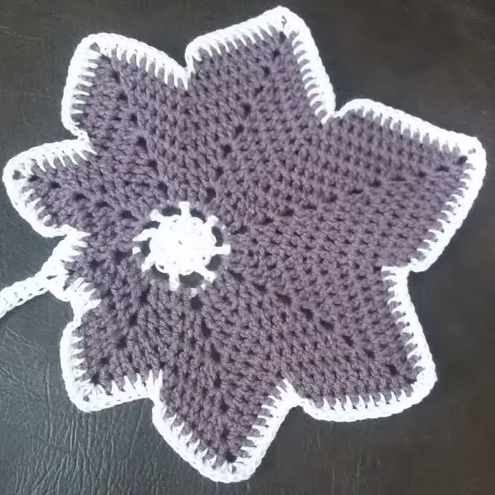 برگ دستباف زیر بشقابی و دستگیره بافت با رنگ های متنوع و سایز های مختلف