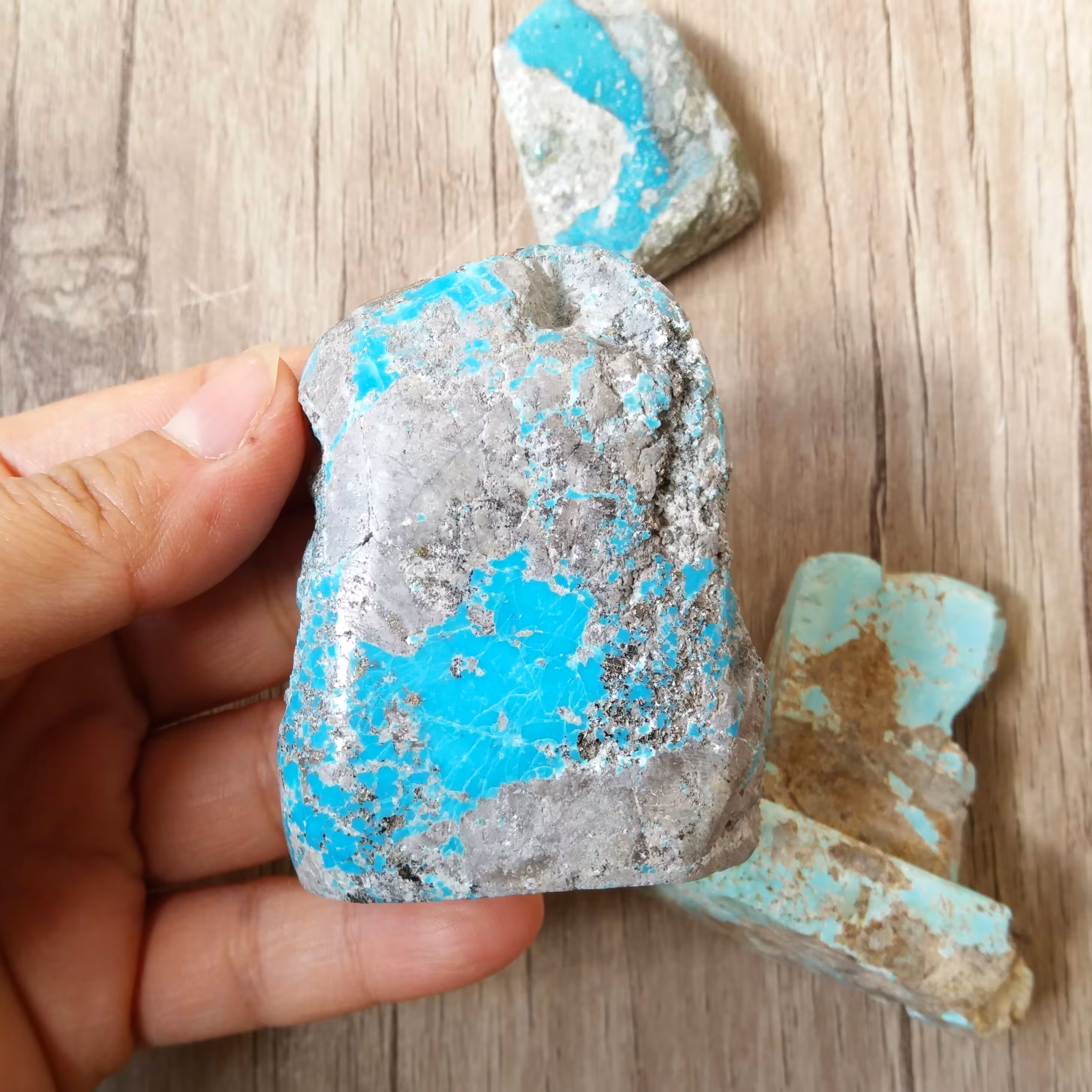 سنگ فیروزه اصل از معدن کرمان پولیش خورده و کلکسیونی با خواص بسیار سنگ فیروزه اصل کمیاب