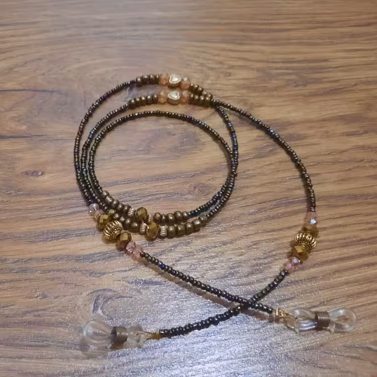 بند عینک طبی و آفتابی منجوقی 
بسیار شیک و لاکچری
ی وسیله کاربردی برای عینک شما