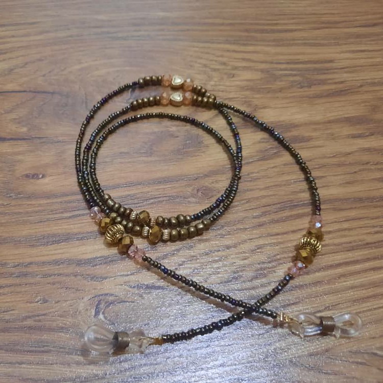 بند عینک طبی و آفتابی منجوقی 
بسیار شیک و لاکچری
ی وسیله کاربردی برای عینک شما