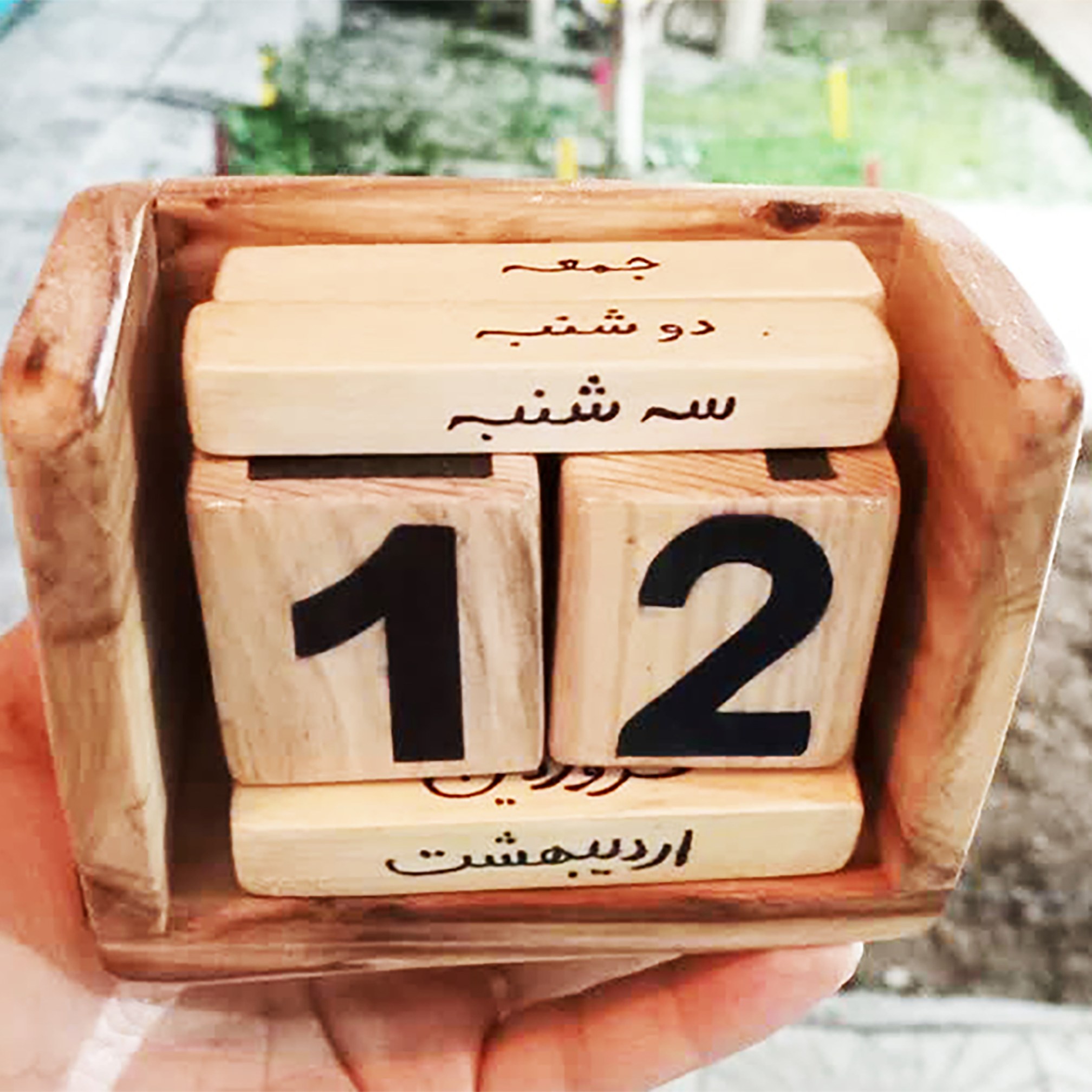 تقویم صد ساله رومیزی طرح چوب روس - قابل استفاده برای تمام هم وطنان