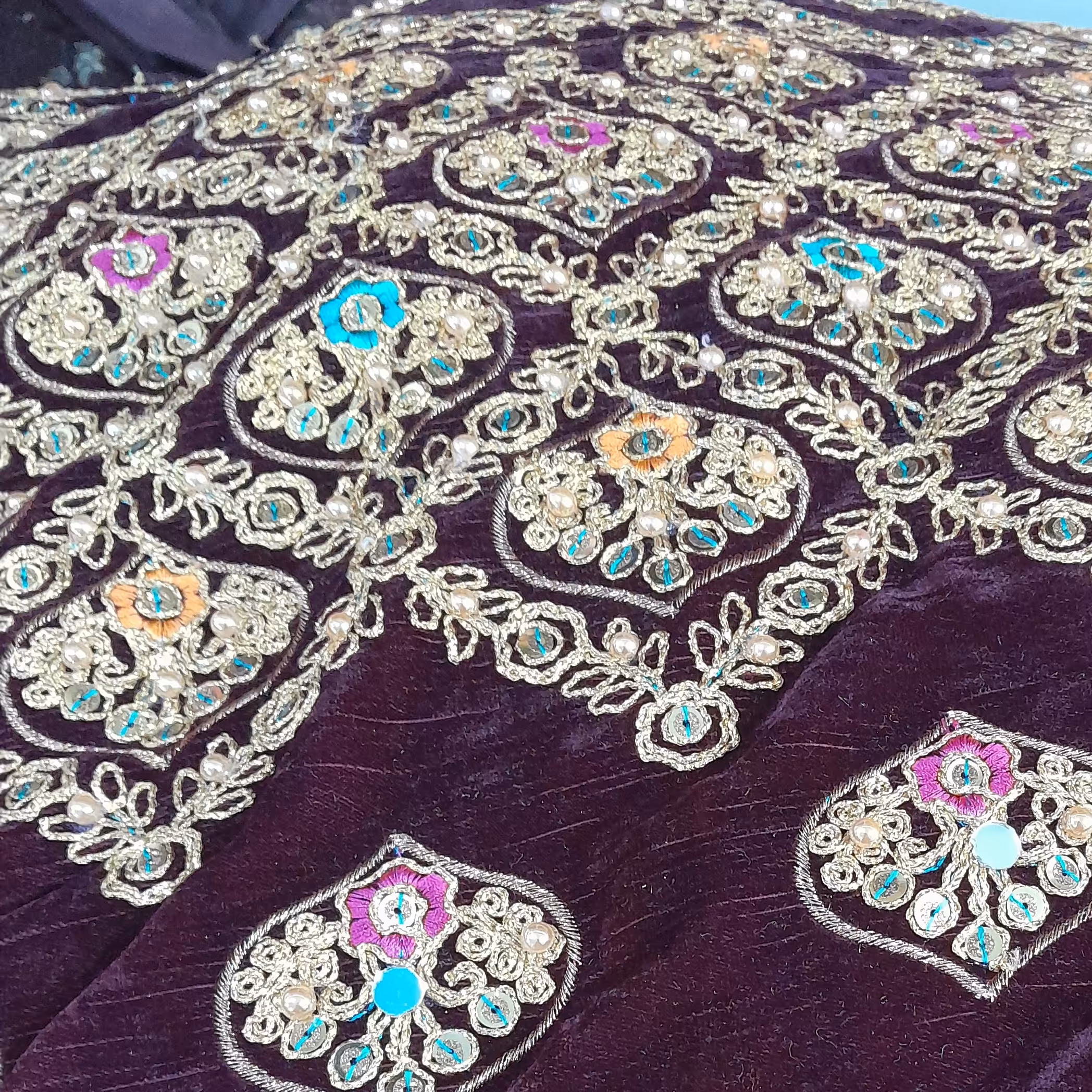 مخمل سوزندوزی نگین کار شده