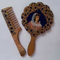 ست آینه دستی و شانه چوبی با اجرای نقاشی ایرانی دختر قاجار