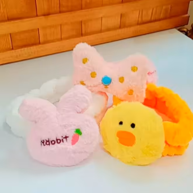 هدبندآرایشی عروسکی درجه یک، فقط جوجه مونده.. بسیار نرم لطیف، اصلاا سرتونو اذیت نمیکنه وخیلی نرم