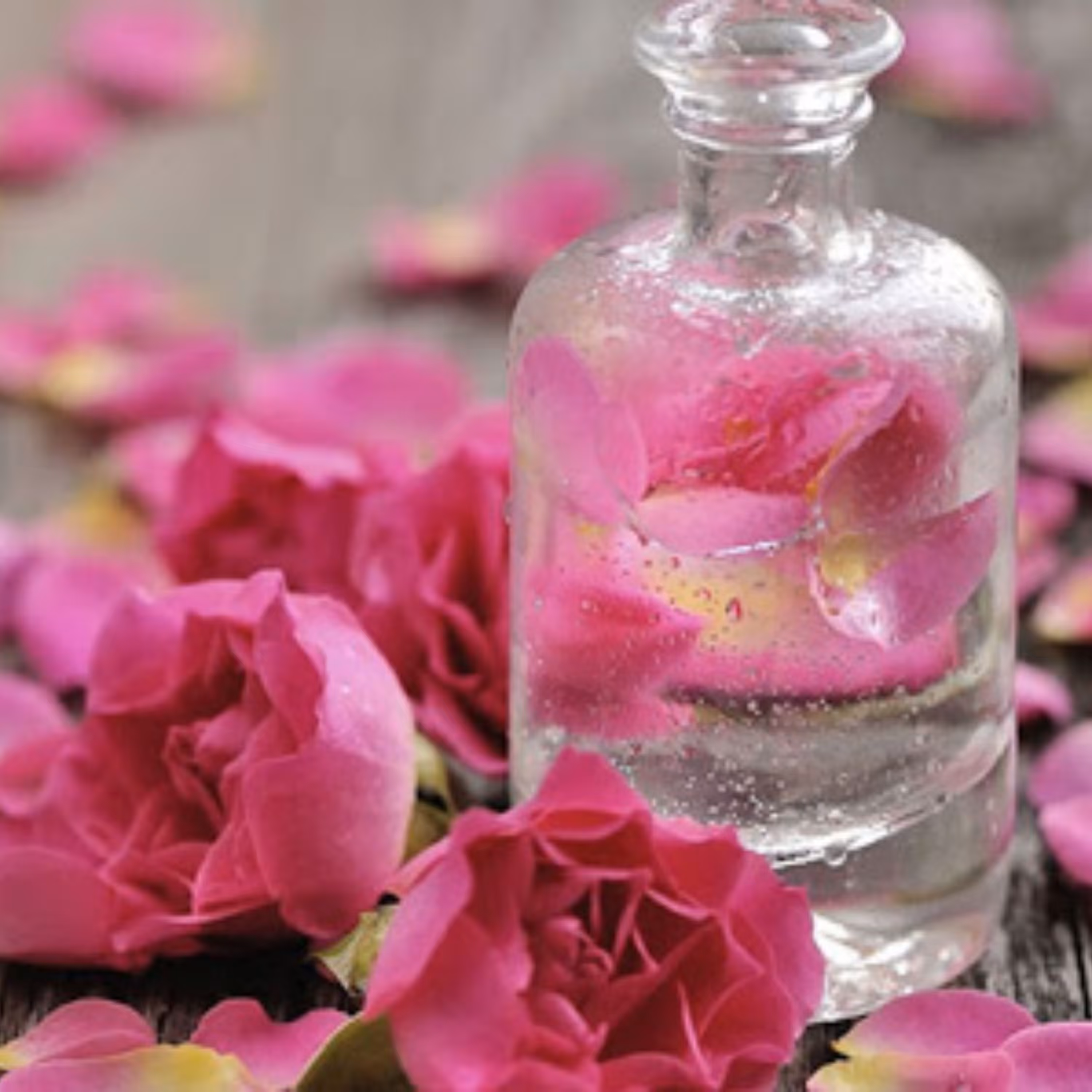 عرق گلاب گل محمدی(300cc)