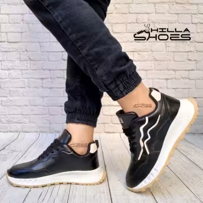 کتانی زنانه راحتی چرم مشکی لاین کرم مناسب پیاده روی