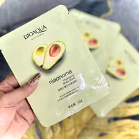 ماسک ورقه ای صورت نیاسینوم آواکادو بیوآکووا  رفع جای جوش و لکه های پوستی کنترل چربی پوست ترمیم بافت های آسیب دیده پوست 
