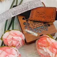 پک بازوبند چرم طبیعی  و آویز نقره حرزدار پوست آهو کد 003  همراه  جعبه چوبی  ارسال رایگان 