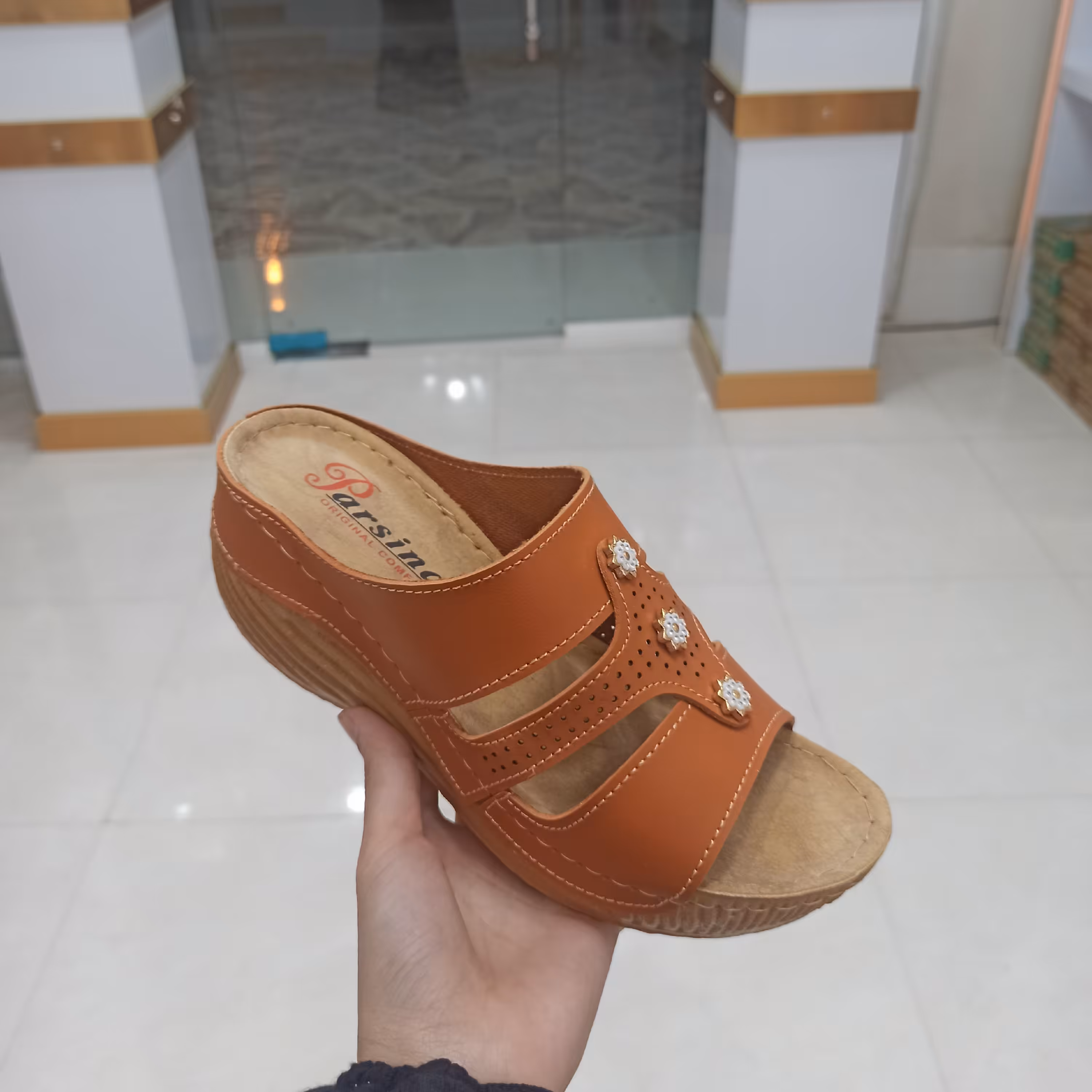 صندل شیک لژدار