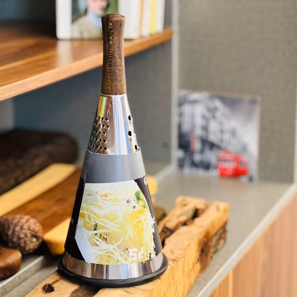 رنده مخروطی استیل دسته چوبی   