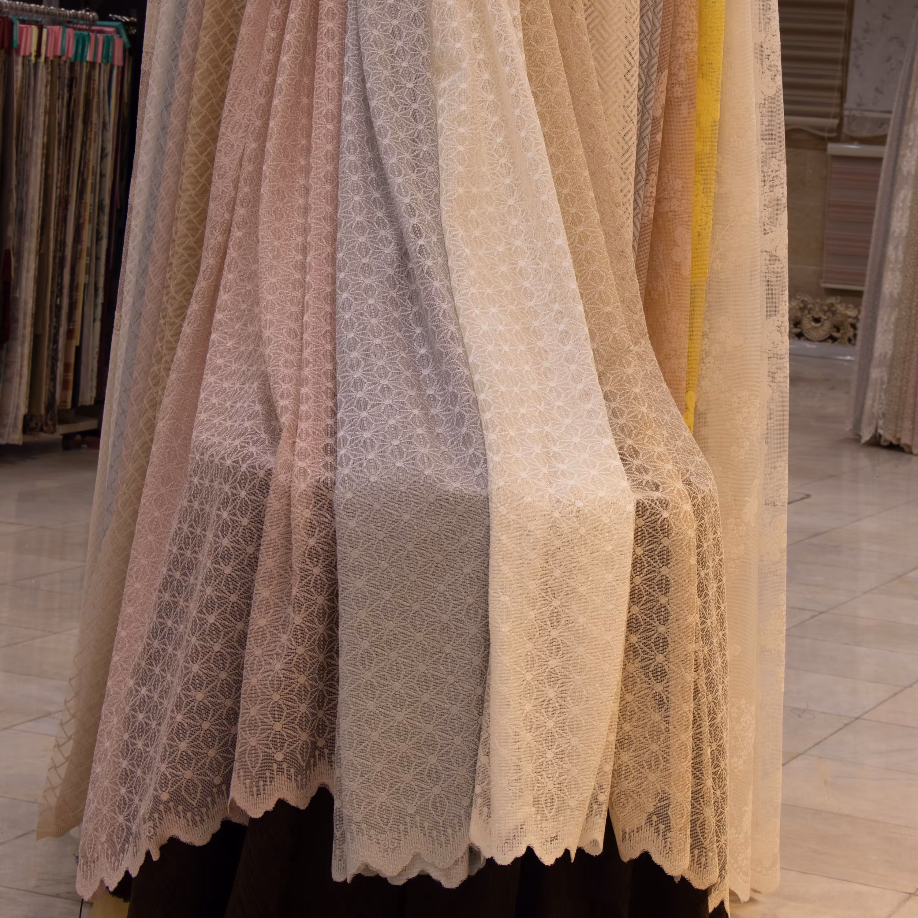 پارچه پرده ای تور راشل ایرانی  در طرح و رنگ های متنوع (پس کرایه)