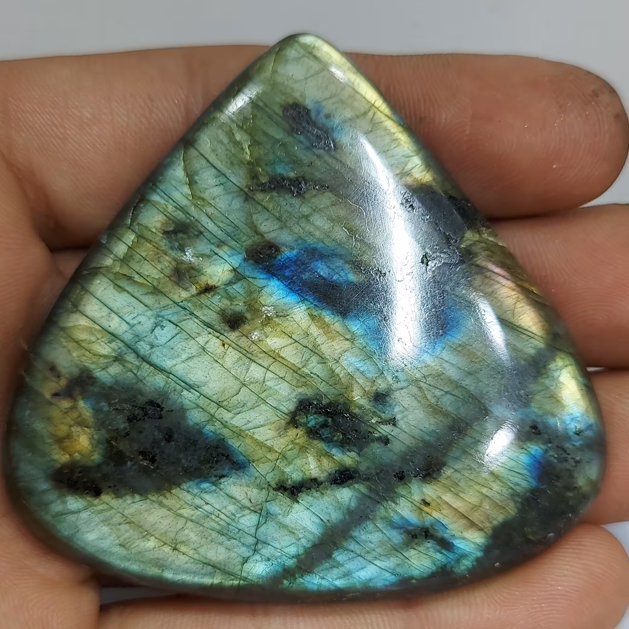 نگین فوق کلکسیونی لابرادوریت ماداگاسکار 
